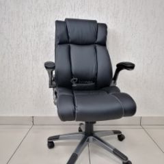 Кресло Barneo K-44 для руководителя (черная экокожа) в Ишиме - ishim.mebel24.online | фото 1